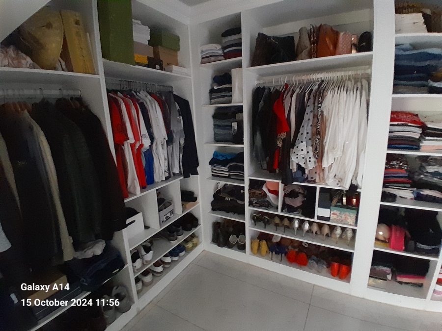 6 Bedroom Property for Sale in Protea Park North West